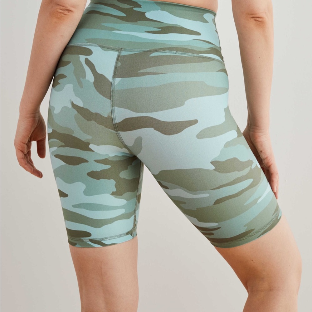 Aerie camo bike shorts✨ Sold our online ✨